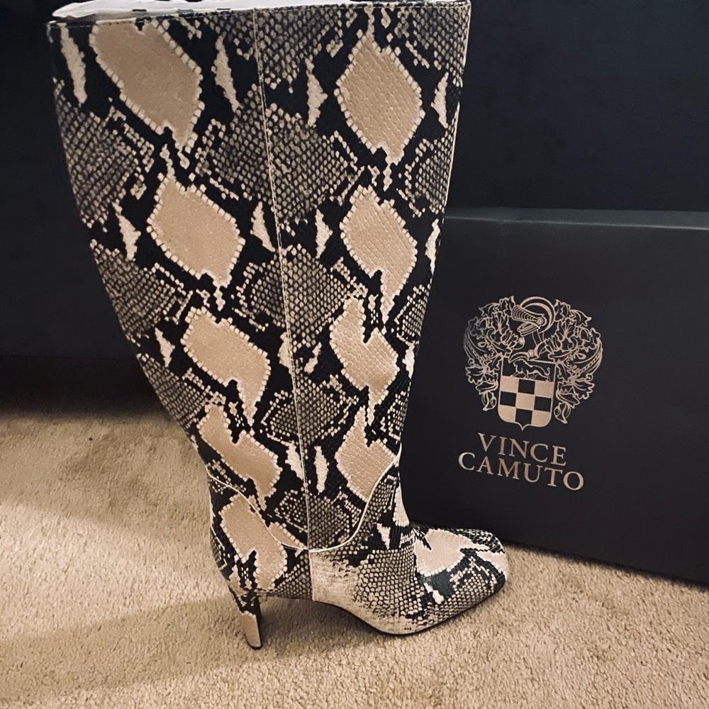 Snakeskin Pattern Knee-High Boots - Picture 3 of 9